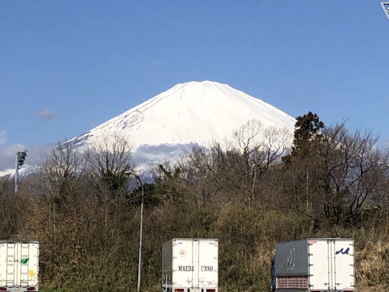 富士山の見えるサービスエリア 足柄sa 最高の景色で一休憩 出張多め胡散臭い中年ブログ